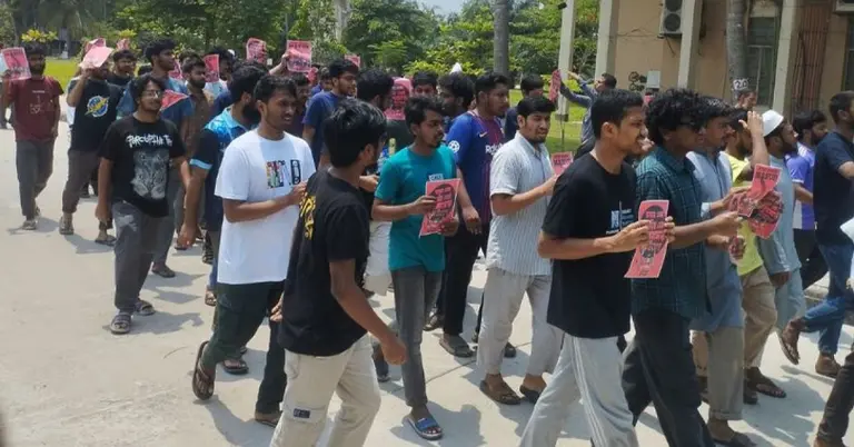 কুয়েট উপাচার্যের পদত্যাগ দাবিতে আজও বিক্ষোভ শিক্ষার্থীদের